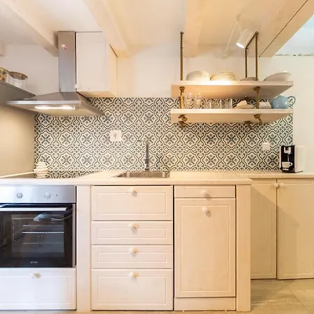 Sea Pearl Apartment *